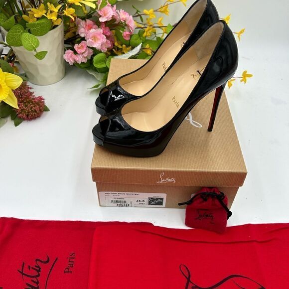 SOLD!!! Christian Louboutin new very Prive patent pumps size 35.5 made in Italy. - Picture 3 of 10